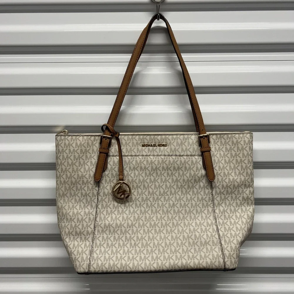 Michael Kors Voyager Large Tote Bag Vanilla Logo Monogram Acorn Trim Gold HW